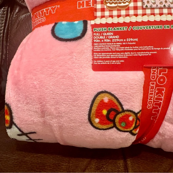 VHTf - Hello Kitty Gingerbread & Cupcakes Full/Queen Plush Christmas Blanket - Picture 9 of 9